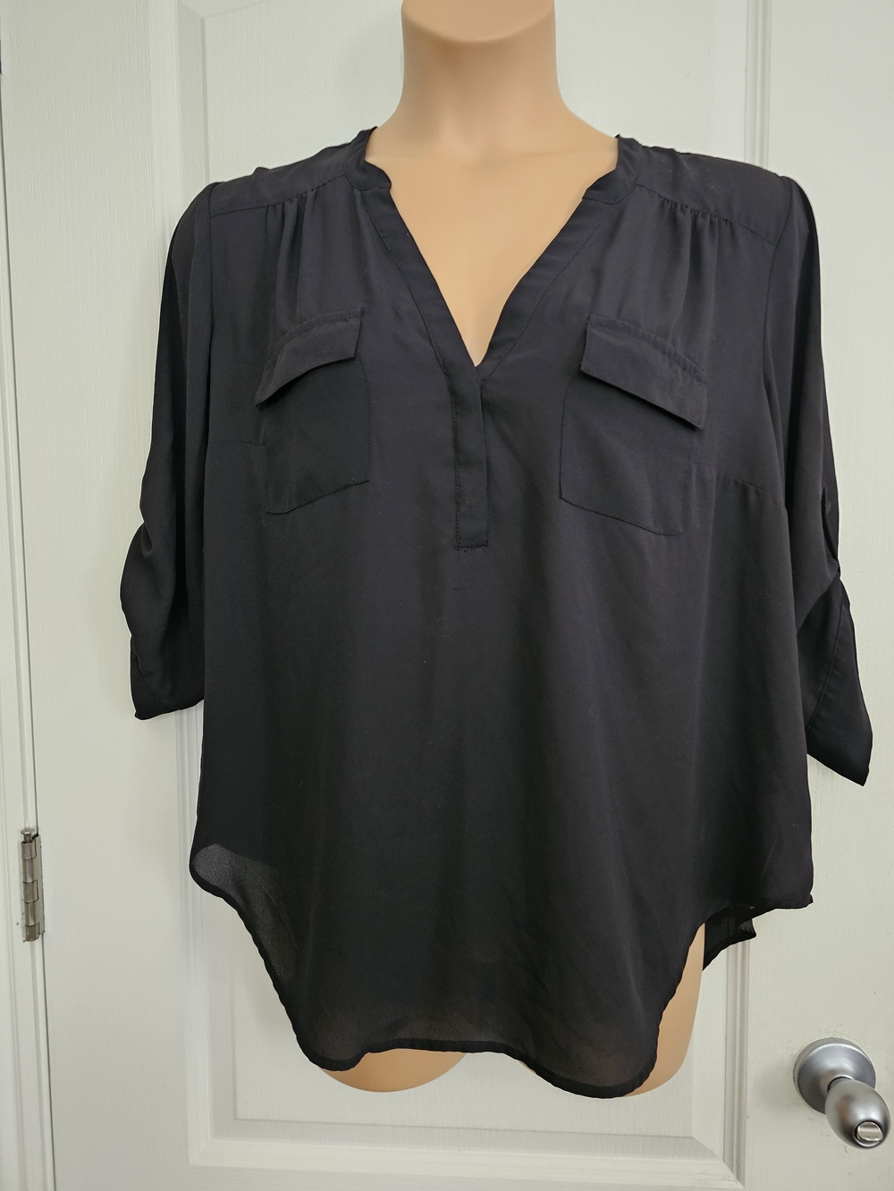 Torrid Sz 1 Black Split V-Neck Blouse with Chest Pockets
